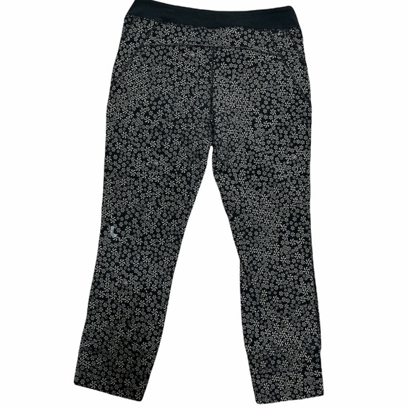 LOLE Women’s Workout Capris, Black and White Small Floral Pattern, Size: Medium - Picture 2 of 5